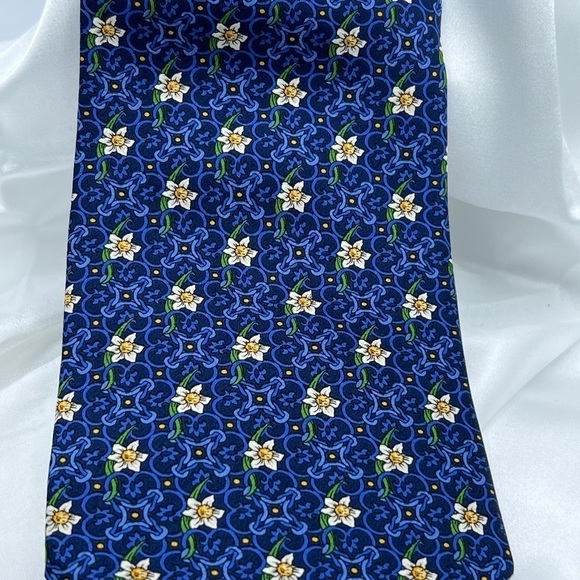 YVES SAINT LAURENT Mens Silk Tie EUC - Picture 2 of 3